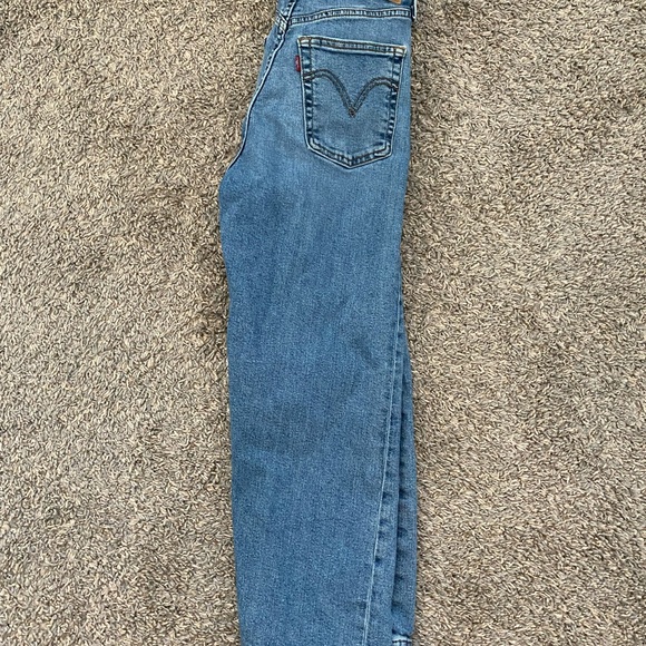 Levi’s - Picture 3 of 3